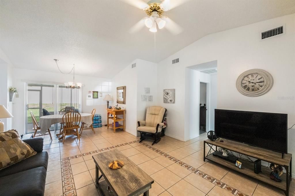 For Sale: $370,000 (3 beds, 2 baths, 1272 Square Feet)