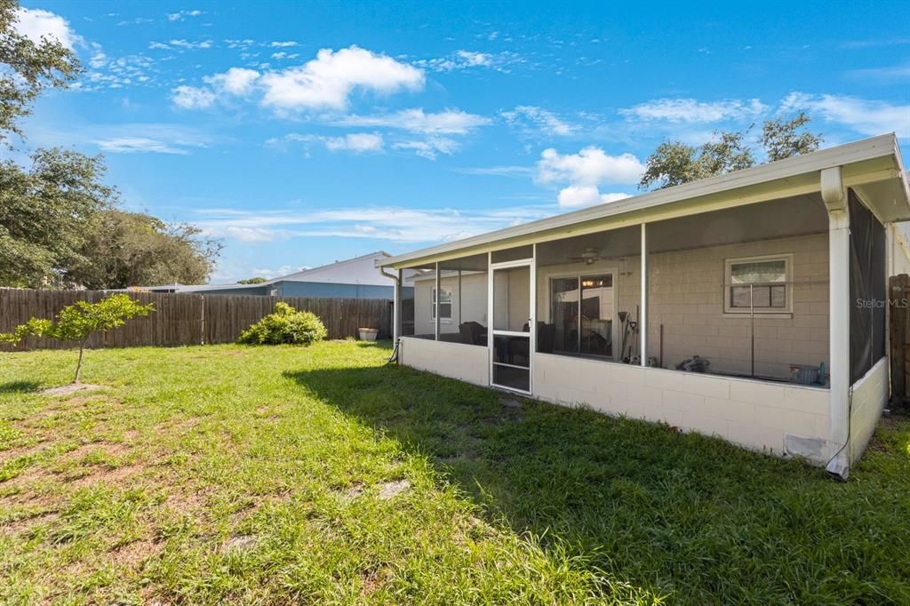 For Sale: $370,000 (3 beds, 2 baths, 1272 Square Feet)