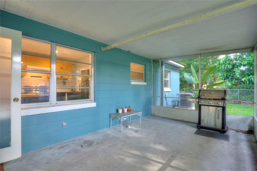 For Sale: $375,000 (2 beds, 2 baths, 1016 Square Feet)