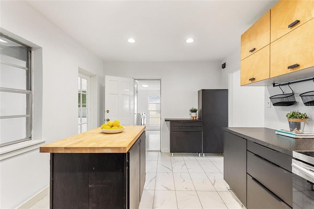 For Sale: $375,000 (2 beds, 2 baths, 1016 Square Feet)