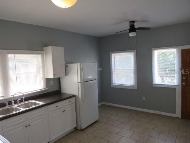 For Rent: $1,945 (3 beds, 1 baths, 1100 Square Feet)