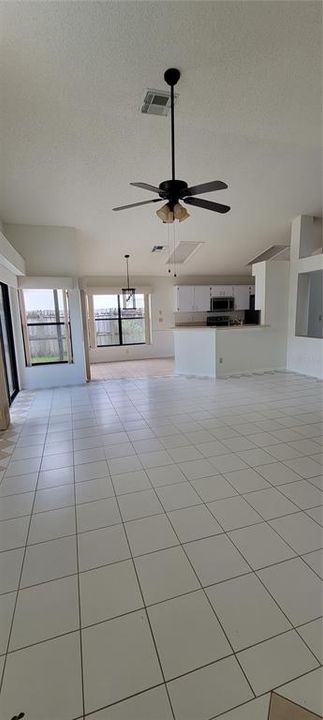 For Rent: $3,175 (4 beds, 2 baths, 1908 Square Feet)