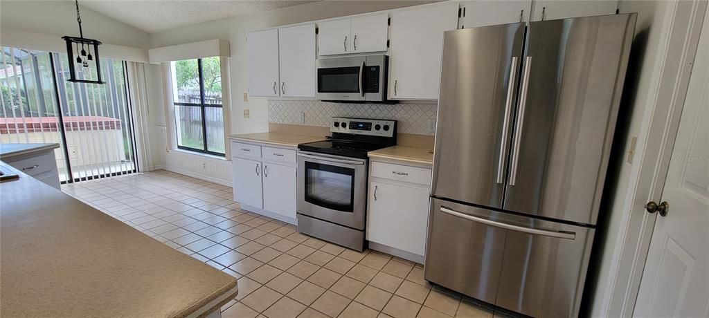 For Rent: $3,175 (4 beds, 2 baths, 1908 Square Feet)