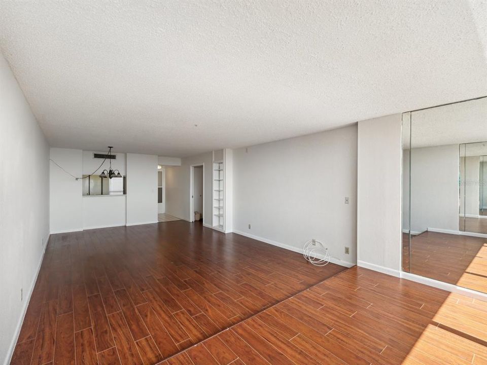 For Sale: $249,000 (2 beds, 2 baths, 1050 Square Feet)