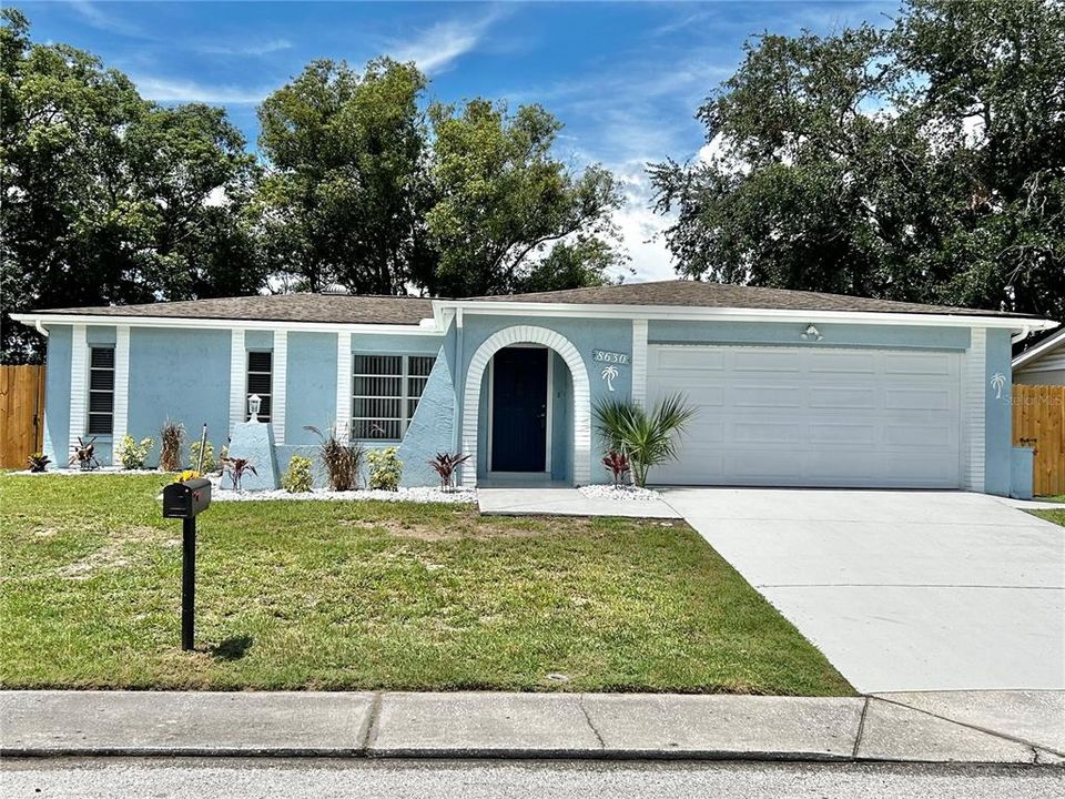 Active With Contract: $314,900 (3 beds, 2 baths, 1557 Square Feet)