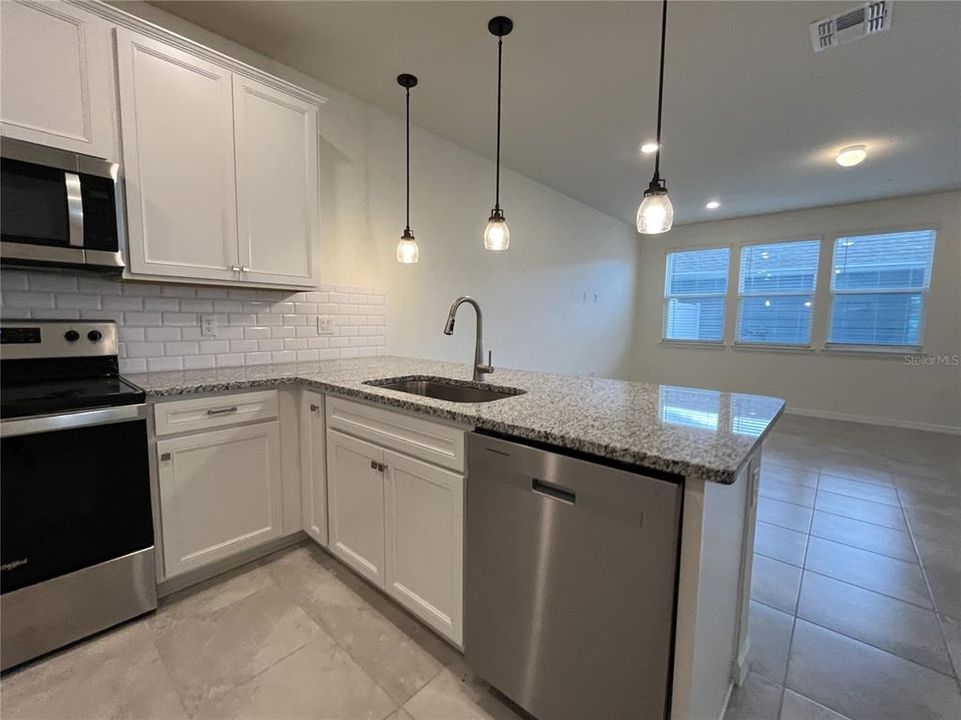 For Rent: $2,875 (4 beds, 3 baths, 1861 Square Feet)