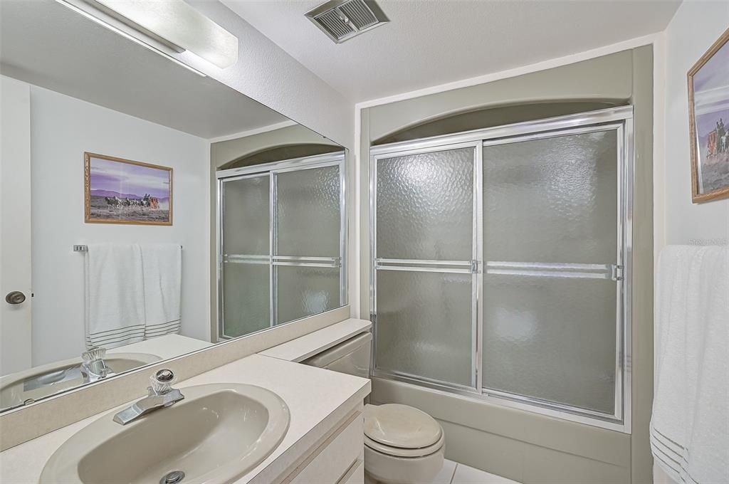 待售: $239,000 (2 贝兹, 2 浴室, 1290 平方英尺)