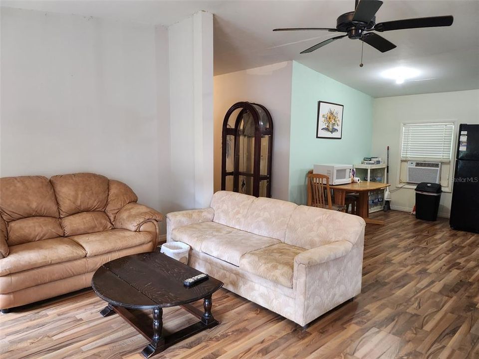 Active With Contract: $170,000 (3 beds, 2 baths, 1392 Square Feet)