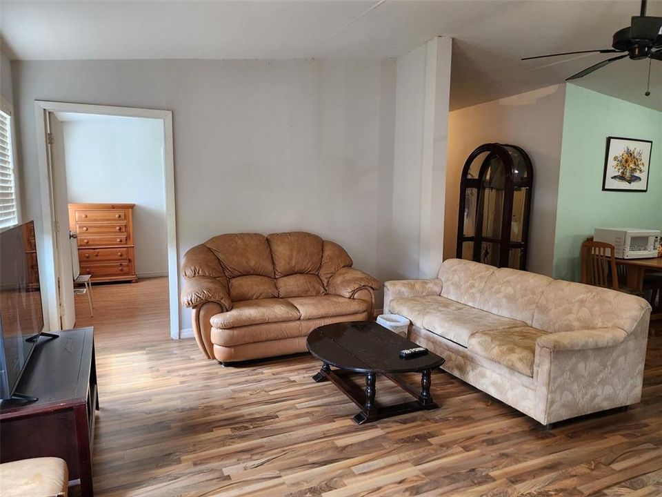 Active With Contract: $170,000 (3 beds, 2 baths, 1392 Square Feet)