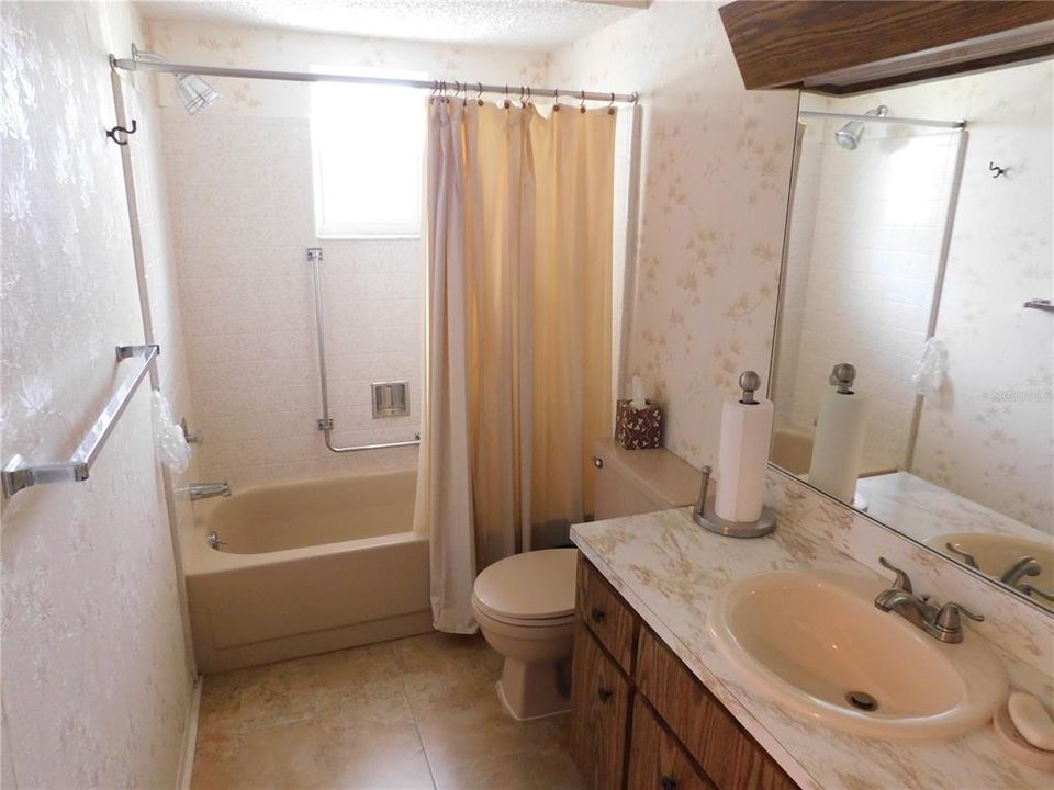 For Sale: $285,000 (2 beds, 2 baths, 1423 Square Feet)