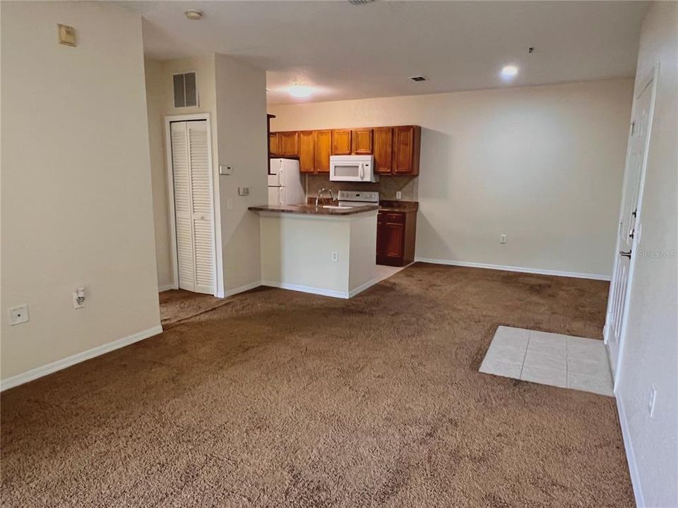 For Rent: $1,575 (1 beds, 1 baths, 731 Square Feet)