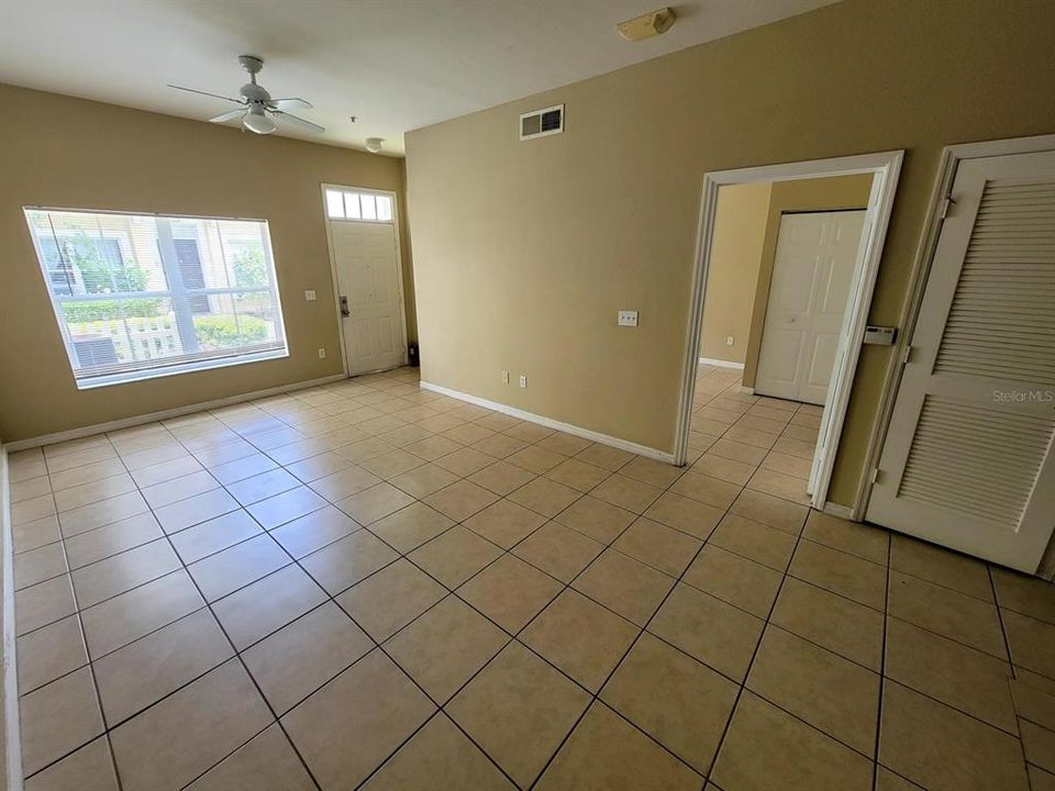 For Rent: $1,995 (3 beds, 2 baths, 1296 Square Feet)