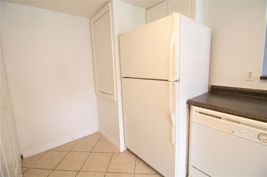 For Rent: $1,550 (3 beds, 2 baths, 1403 Square Feet)