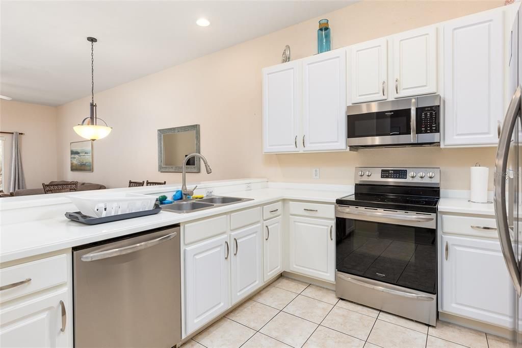 Active With Contract: $195,000 (2 beds, 2 baths, 1173 Square Feet)