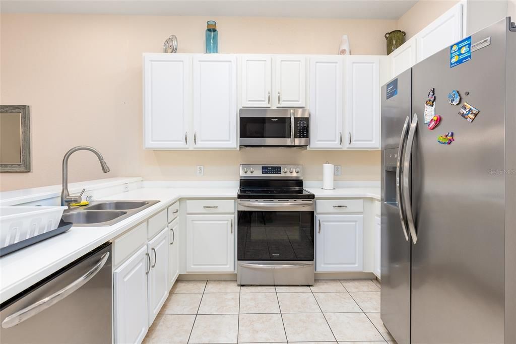 Active With Contract: $195,000 (2 beds, 2 baths, 1173 Square Feet)