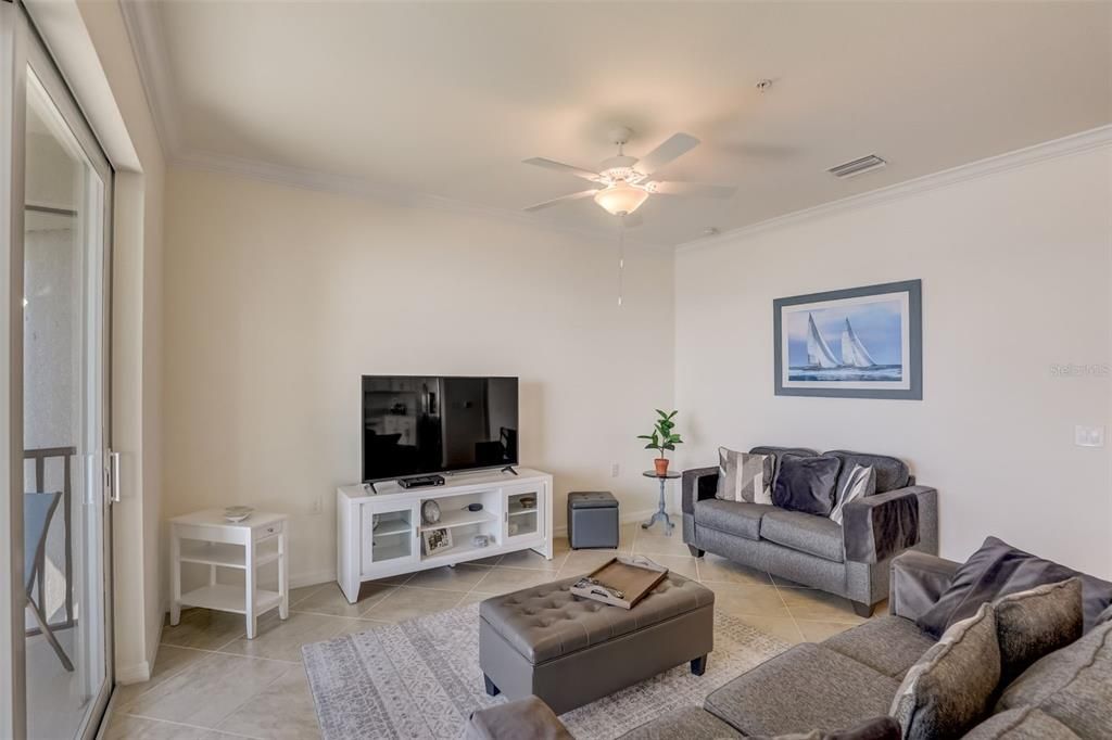 For Sale: $389,000 (2 beds, 2 baths, 1151 Square Feet)