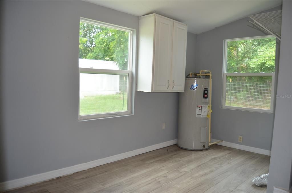 For Sale: $139,000 (2 beds, 1 baths, 672 Square Feet)