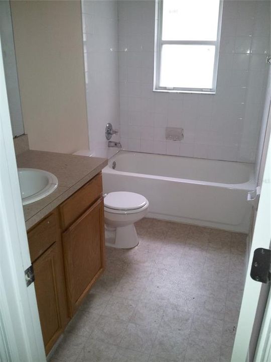 For Rent: $1,700 (3 beds, 2 baths, 1020 Square Feet)