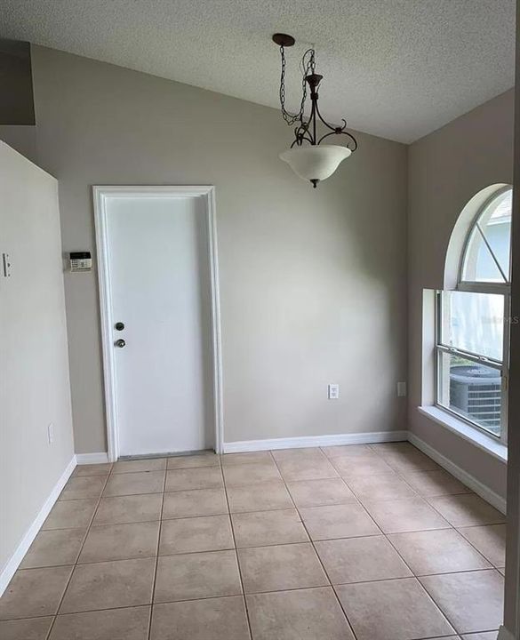 For Rent: $2,500 (3 beds, 2 baths, 1579 Square Feet)