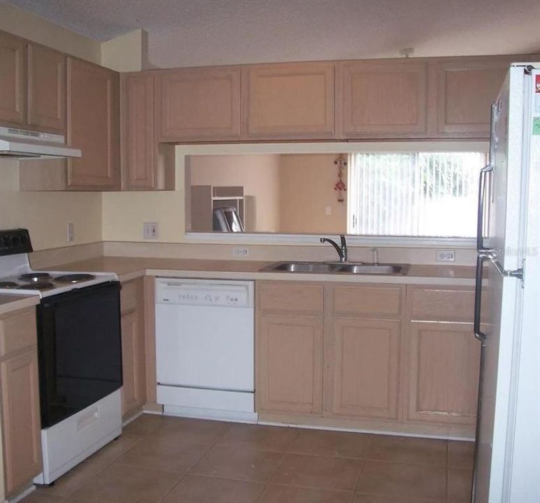 For Rent: $2,500 (3 beds, 2 baths, 1579 Square Feet)