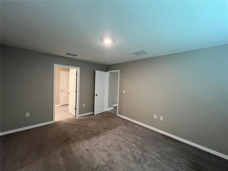 For Rent: $1,999 (4 beds, 2 baths, 1828 Square Feet)