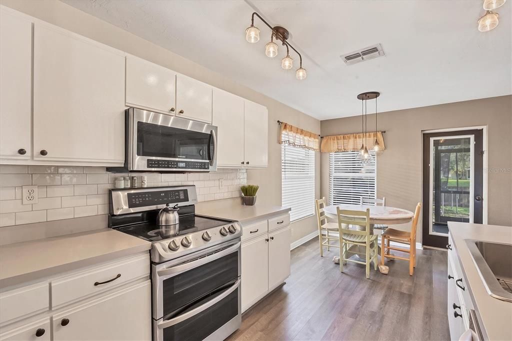 Active With Contract: $399,000 (4 beds, 2 baths, 1606 Square Feet)