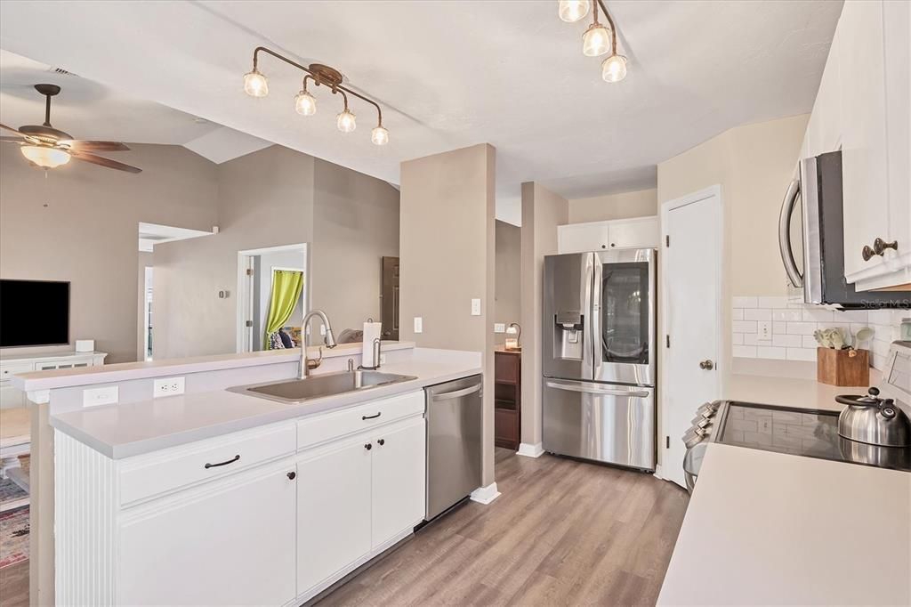 Active With Contract: $399,000 (4 beds, 2 baths, 1606 Square Feet)