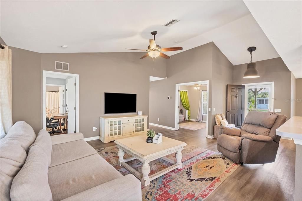 Active With Contract: $399,000 (4 beds, 2 baths, 1606 Square Feet)