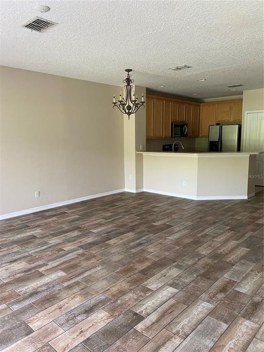 For Rent: $2,300 (3 beds, 2 baths, 1366 Square Feet)