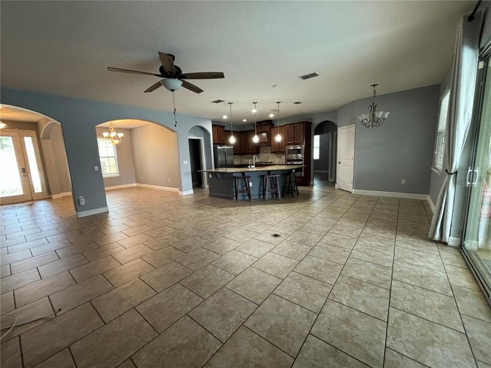 For Rent: $2,800 (4 beds, 2 baths, 2465 Square Feet)