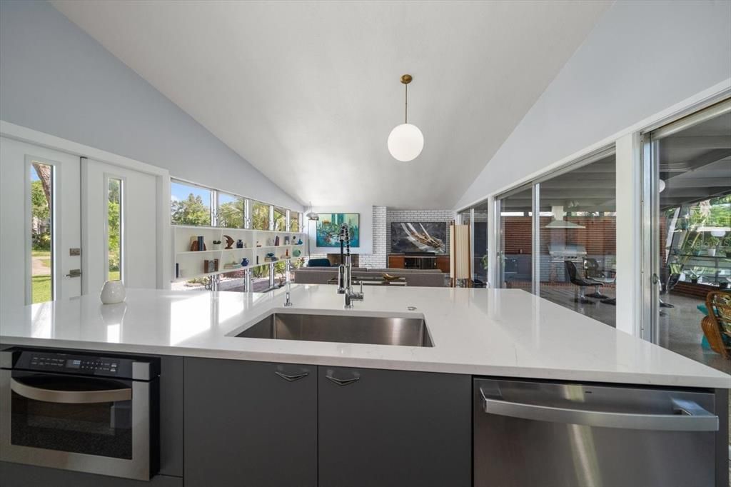 Active With Contract: $980,000 (3 beds, 2 baths, 1844 Square Feet)