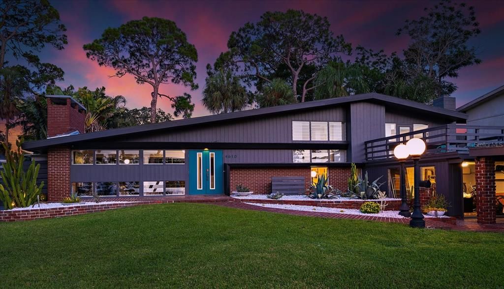 Historic Glen Q. Johnson Mid-Century Modern Bird Cage Home.