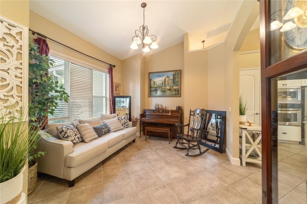 Sitting area off kitchen