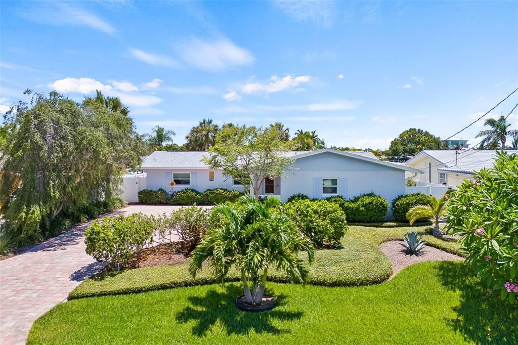 Active With Contract: $1,439,000 (3 beds, 2 baths, 1222 Square Feet)