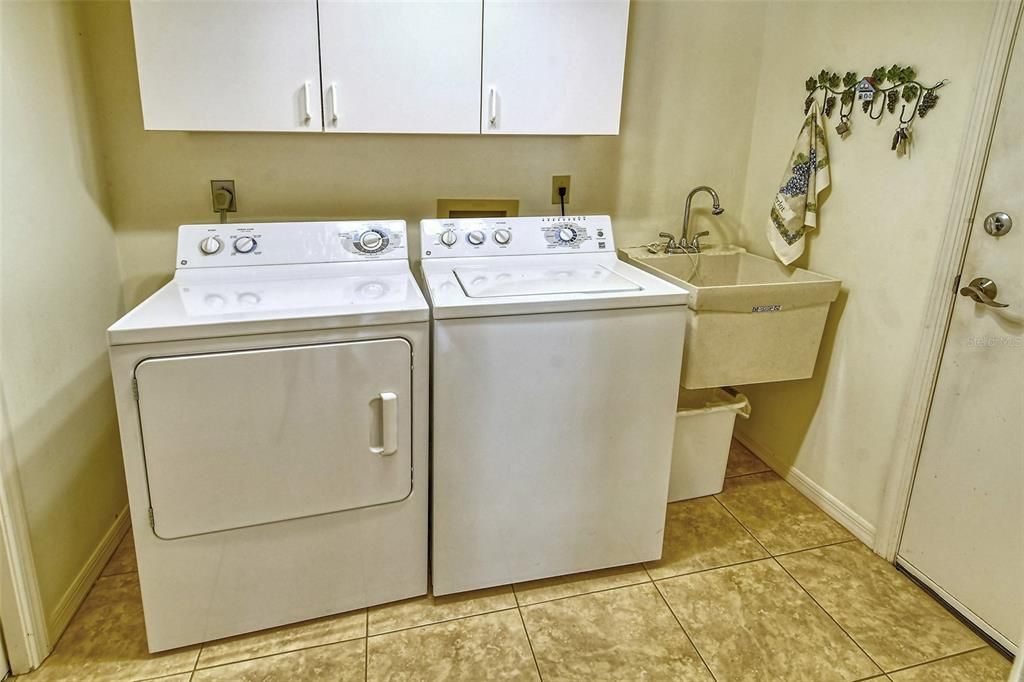 For Sale: $379,900 (2 beds, 2 baths, 1381 Square Feet)