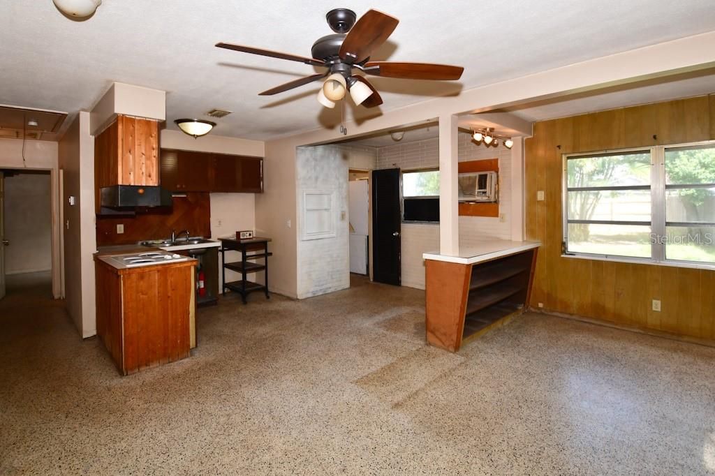 For Sale: $350,000 (2 beds, 1 baths, 1177 Square Feet)