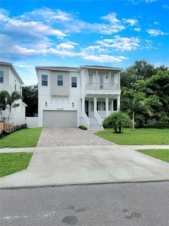 Recently Sold: $969,000 (4 beds, 3 baths, 2761 Square Feet)