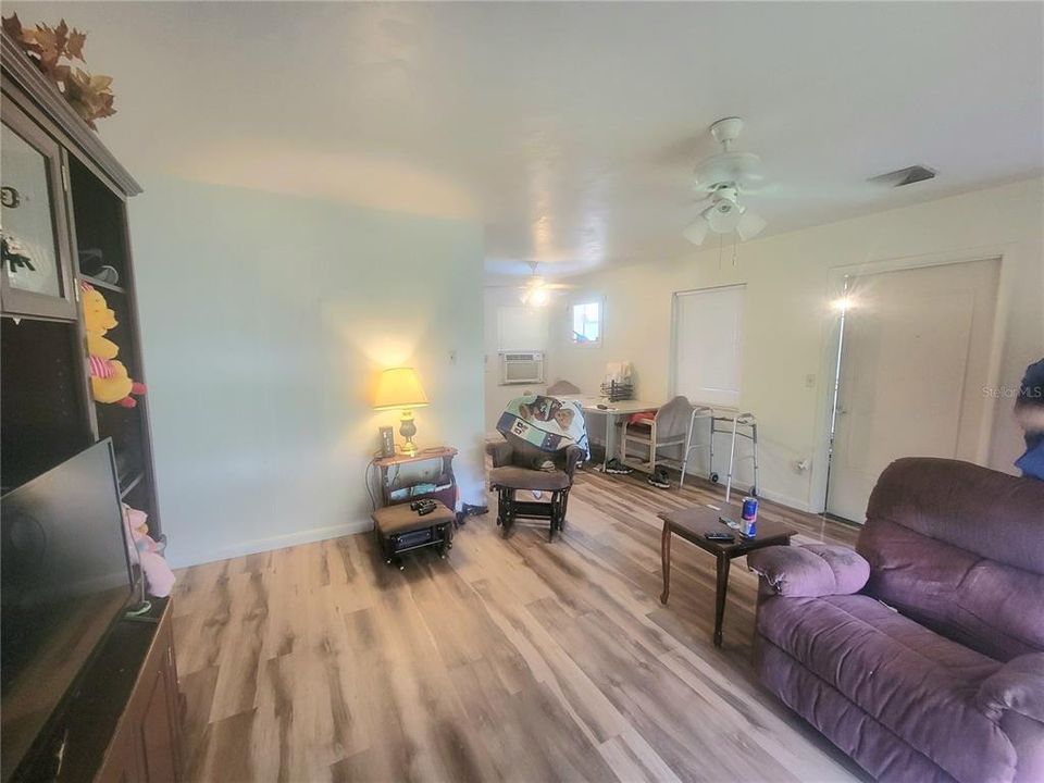 Active With Contract: $175,000 (2 beds, 1 baths, 690 Square Feet)