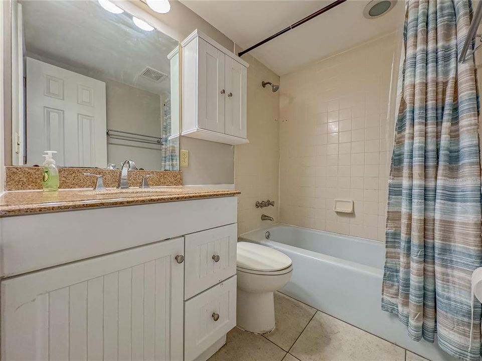 待售: $160,000 (2 贝兹, 1 浴室, 755 平方英尺)
