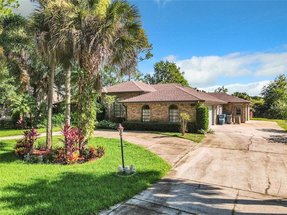 Active With Contract: $425,000 (3 beds, 2 baths, 2581 Square Feet)