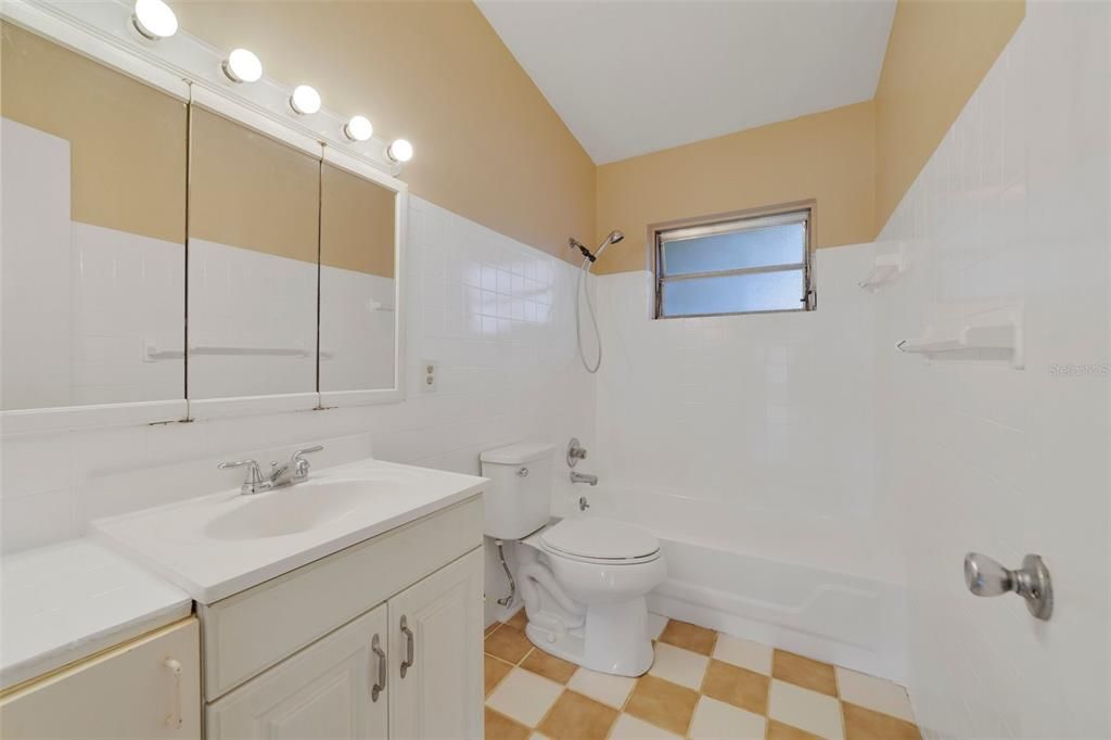 For Sale: $549,000 (3 beds, 1 baths, 1105 Square Feet)