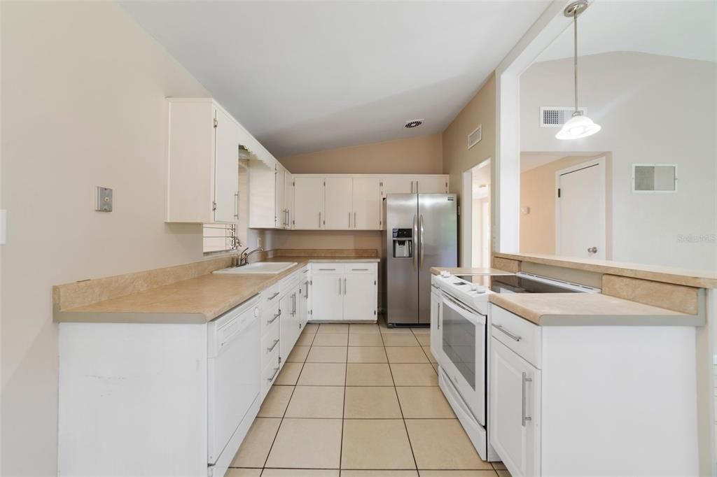 For Sale: $549,000 (3 beds, 1 baths, 1105 Square Feet)