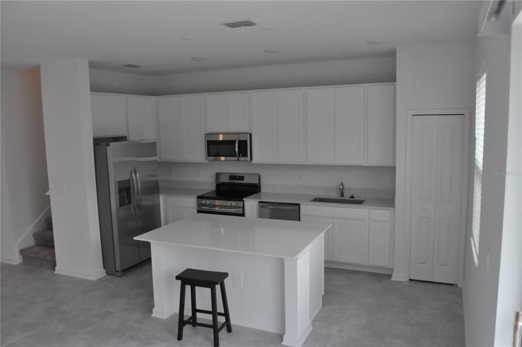 For Rent: $2,200 (3 beds, 2 baths, 1689 Square Feet)