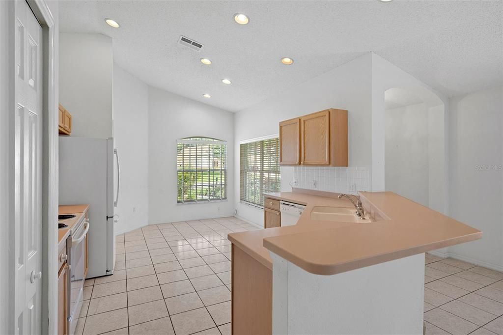 For Sale: $259,000 (2 beds, 2 baths, 1280 Square Feet)