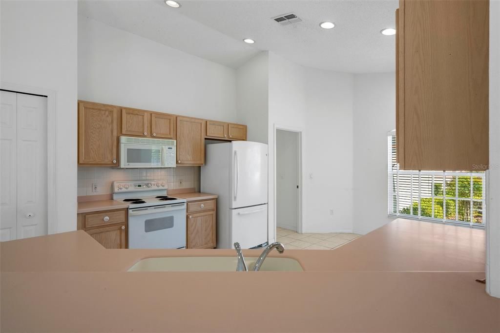 For Sale: $259,000 (2 beds, 2 baths, 1280 Square Feet)