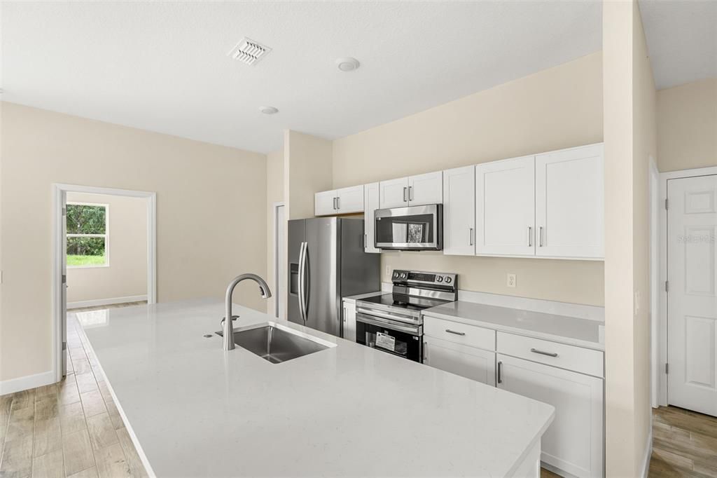 For Sale: $329,000 (3 beds, 2 baths, 1371 Square Feet)
