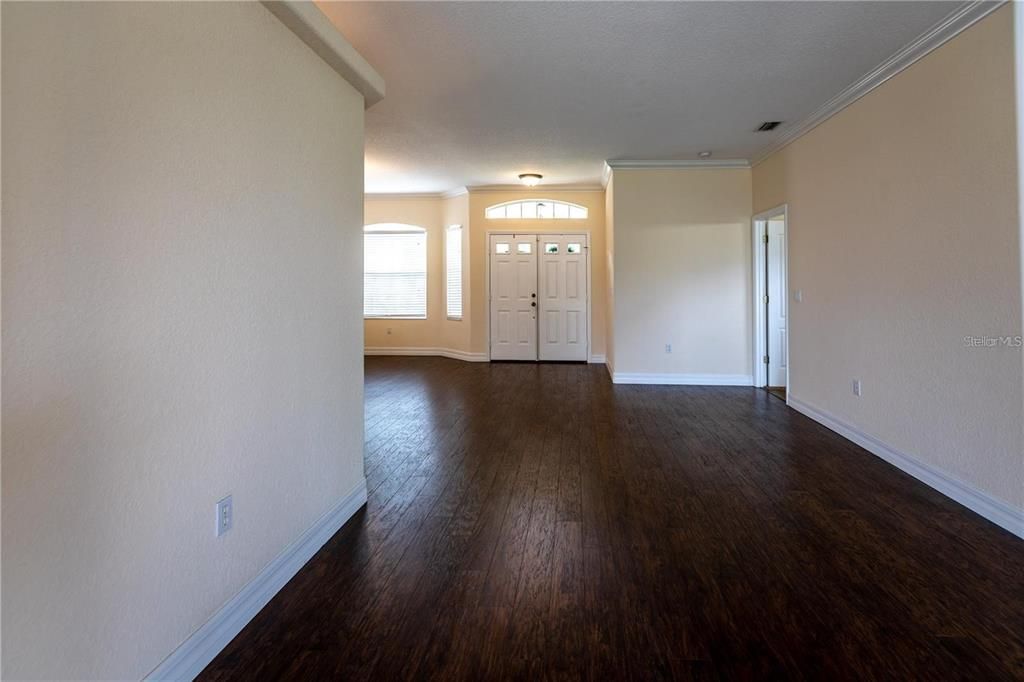 For Rent: $3,300 (3 beds, 2 baths, 1938 Square Feet)