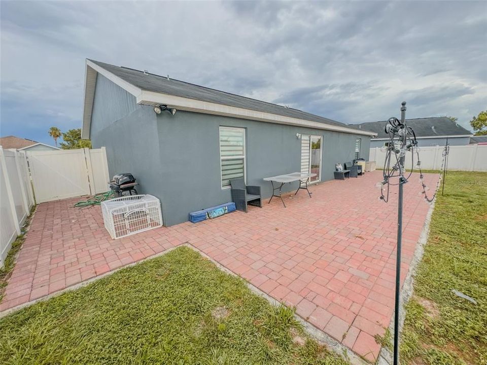 For Sale: $375,000 (3 beds, 2 baths, 1250 Square Feet)