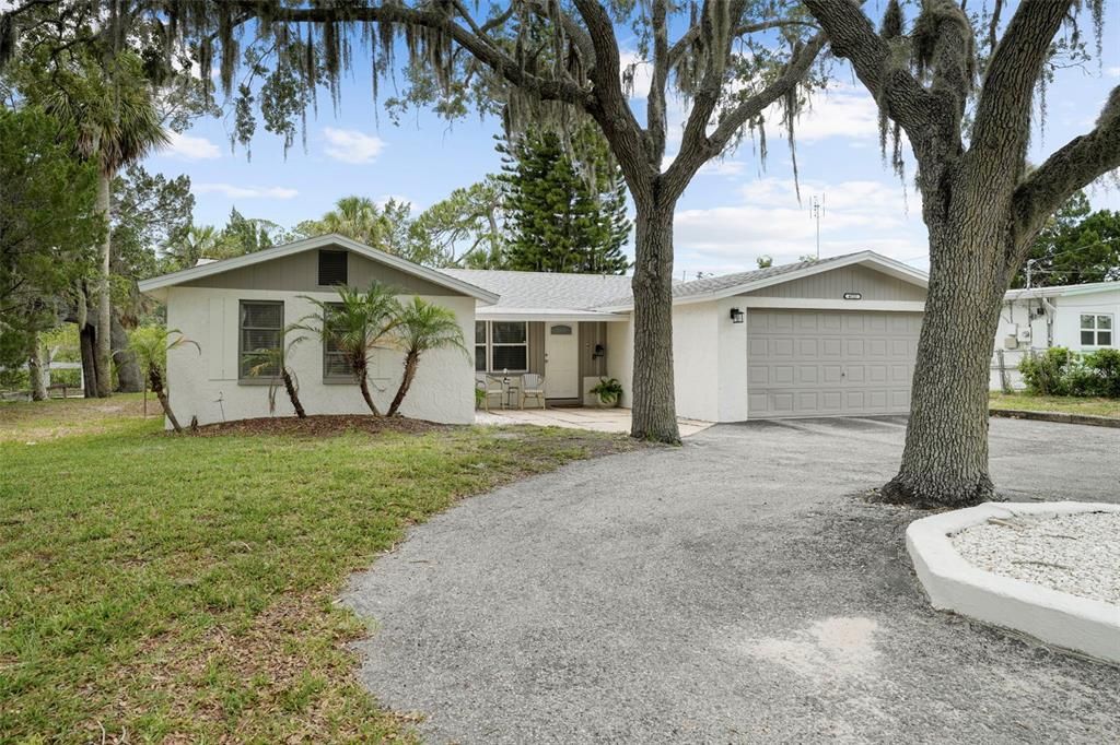 For Sale: $550,000 (3 beds, 2 baths, 1822 Square Feet)