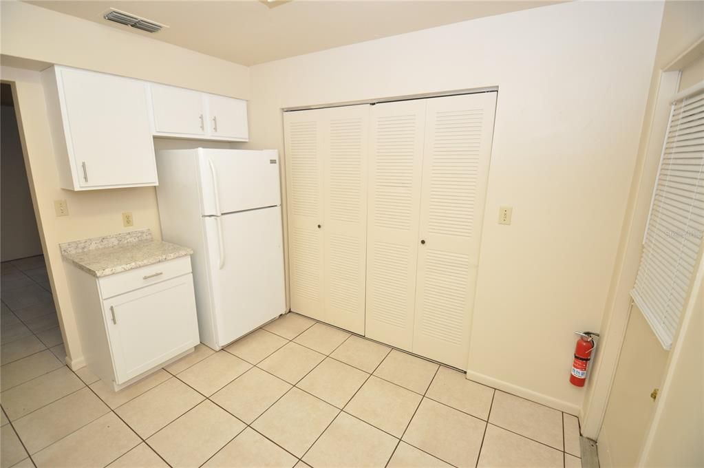 For Rent: $1,350 (2 beds, 1 baths, 835 Square Feet)